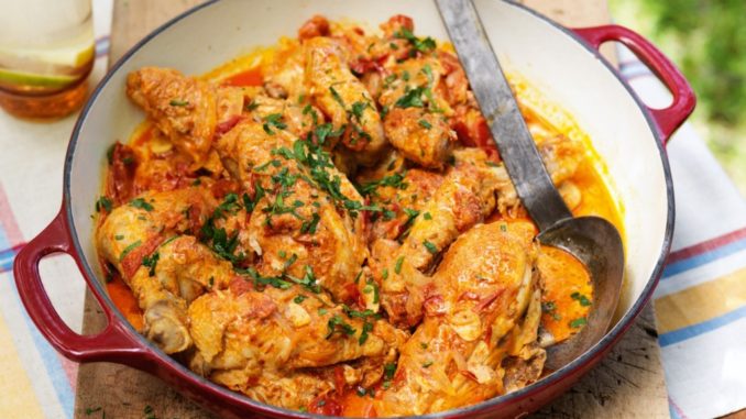 Тушеная курица с паприкой в сливках в мультиварке Тушеная курица с паприкой в сливках в мультиварке