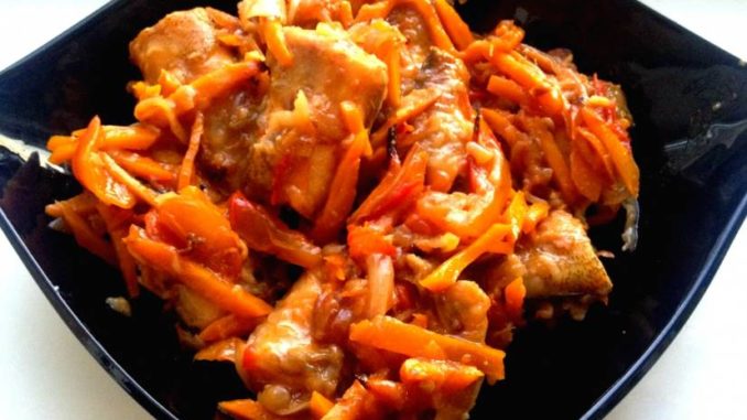 Тушеная щука с морковью Тушеная щука с морковью