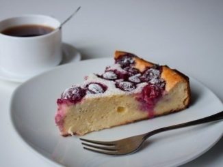 Творожная запеканка с вишней