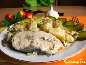 Запеченный тунец с овощами