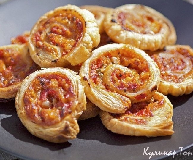 Булочки-улитки с сыром и ветчиной