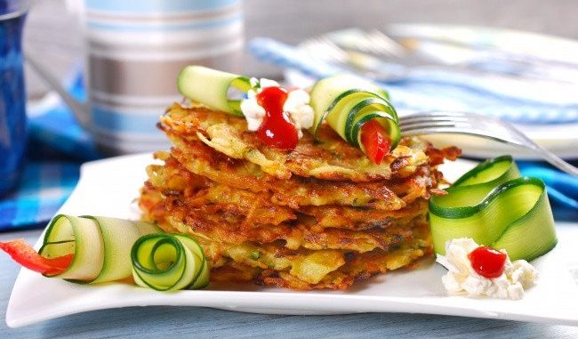 Драники из кабачка, яблока и картофеля Драники из кабачка, яблока и картофеля