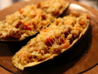 Фаршированные баклажаны под сыром