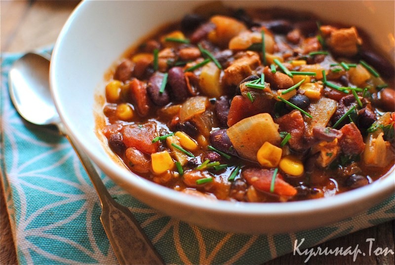 Фасоль, тушенная с овощами