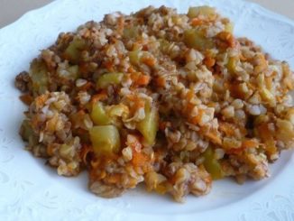 Гречка с кабачком, грибами и луком