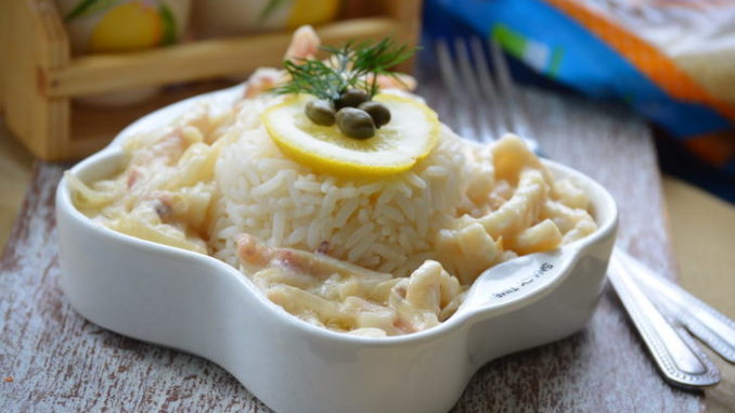 Кальмары с рисом в сметанном соусе Кальмары с рисом в сметанном соусе