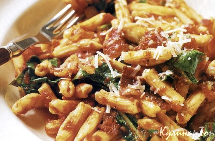 Кавателли с рукколой и беконом