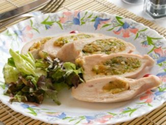 Куриное филе с сыром и орехами