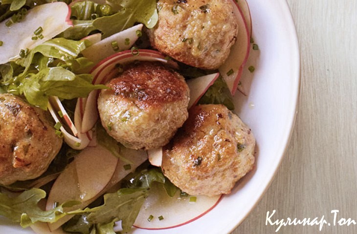 Куриные фрикадельки с рукколой