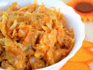 Курица, тушенная с квашеной капустой