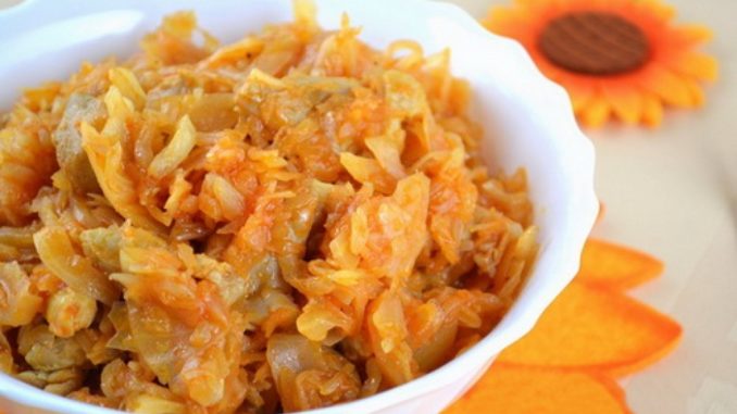 Курица, тушенная с квашеной капустой Курица, тушенная с квашеной капустой