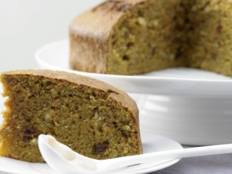 Морковный пирог с лесными орехами