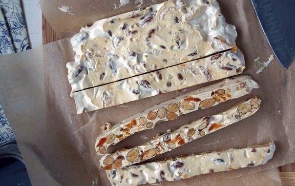 Мягкая нуга с орехами и курагой Мягкая нуга с орехами и курагой