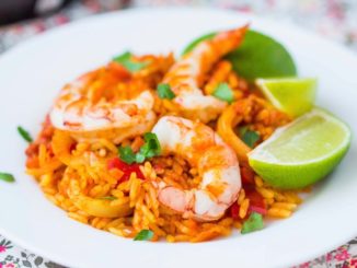 Паэлья с креветками и кальмарами