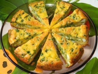 Пирог с яйцами и зеленым луком в мультиварке