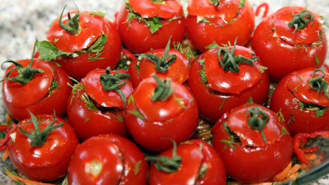 Помидоры, фаршированные овощами Помидоры, фаршированные овощами