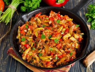 Рагу из курицы с мoрковью и цукини