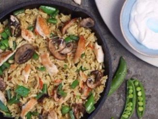 Рис со стручковой фасолью, курицей и грибами