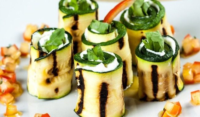 Роллы с цукини и козьим сыром Роллы с цукини и козьим сыром
