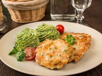 Рубленые шницели из курицы с сыром