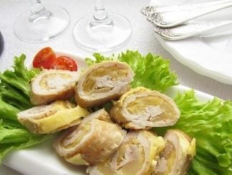 Рулетики из свинины с ананасами и сыром