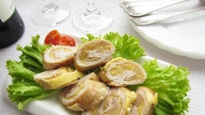 Рулетики из свинины с ананасами и сыром Рулетики из свинины с ананасами и сыром