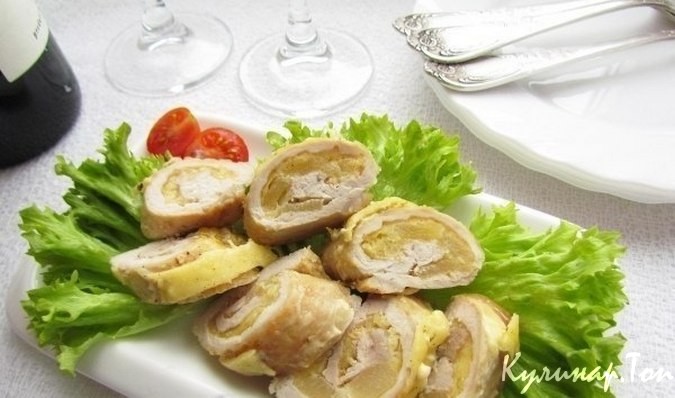 Рулетики из свинины с ананасами и сыром