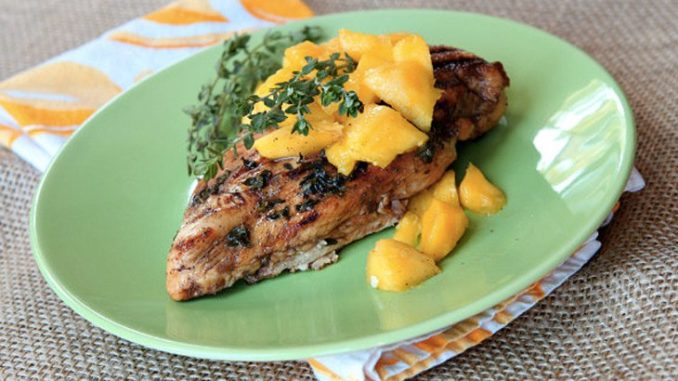 С лимоном и орегано Куриная грудка на гриле с лимоном и орегано