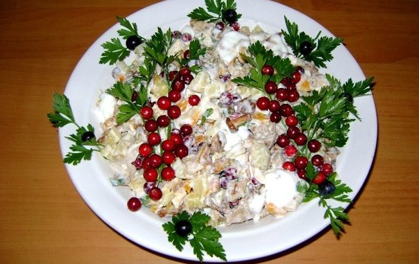 Салат грибной с клюквой Салат грибной с клюквой
