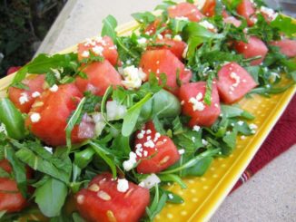 Салат из арбуза с рукколой