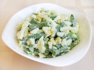 Салат из зеленой фасоли с яйцами