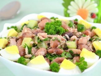 Салат с консервированным тунцом и фасолью