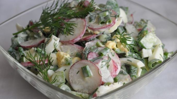 Салат с редиской и яйцом Салат с редиской и яйцом