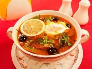 Солянка с копченой курицей
