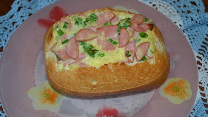 Сосиски с яйцами и сыром, запеченные в батоне-12 Сосиски с яйцами и сыром, запеченные в батоне