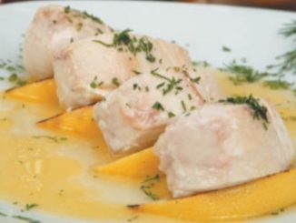 Стерлядь, тушенная с вином и лимоном