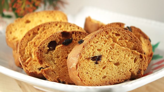 Сухарики с изюмом Сухарики с изюмом