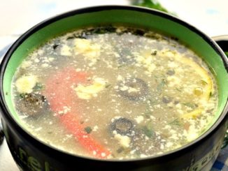 Суп из куриных грудок с маслинами