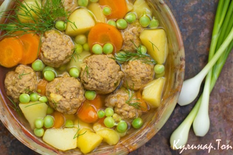 Суп с зеленым горошком и фрикадельками