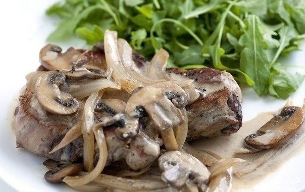 Свиные отбивные под белым соусом Свиные отбивные под белым соусом