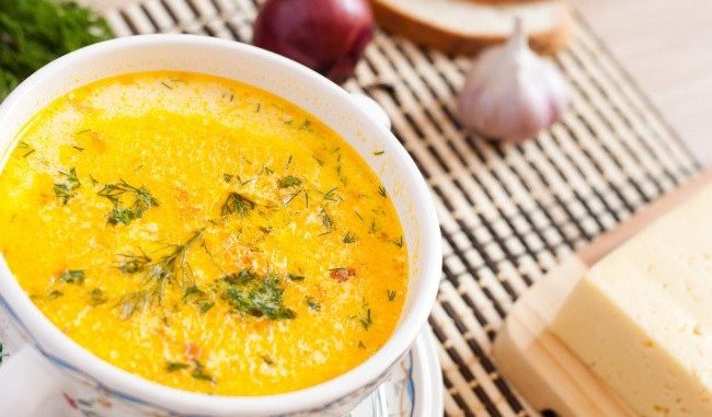 Сырный суп с копчеными колбасками Сырный суп с копчеными колбасками
