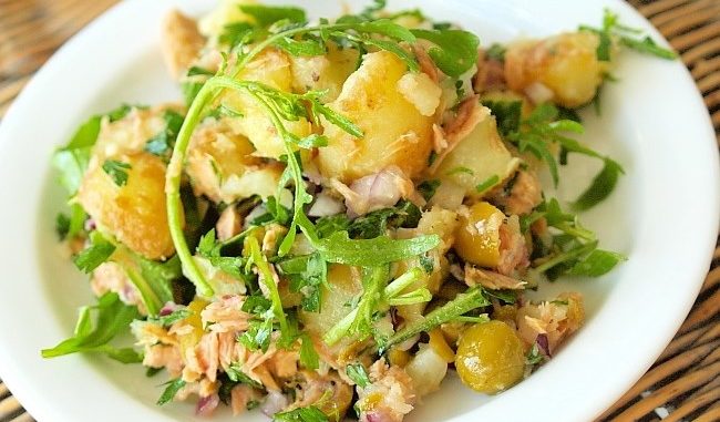 Теплый салат с картофелем и рукколой Теплый салат с картофелем и рукколой