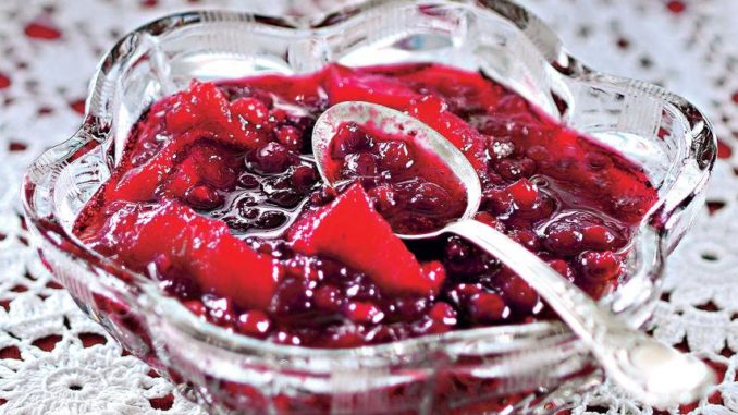 Варенье из брусники с яблоками Варенье из брусники с яблоками