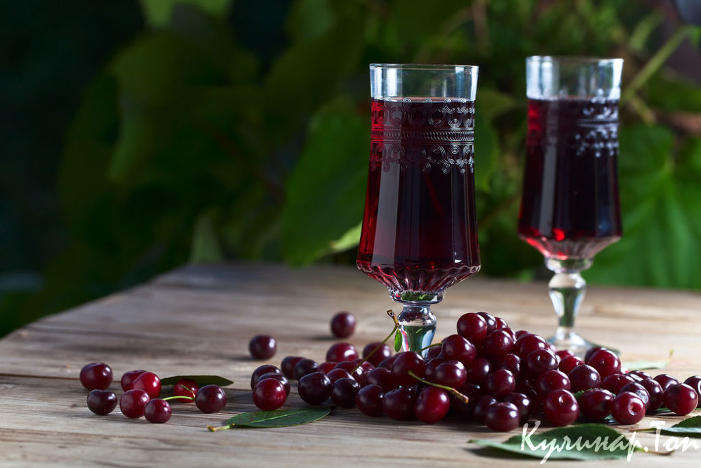Вишневка на водке с корицей и мускатным орехом