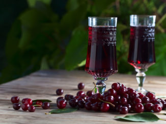Вишневка на водке с корицей и мускатным орехом