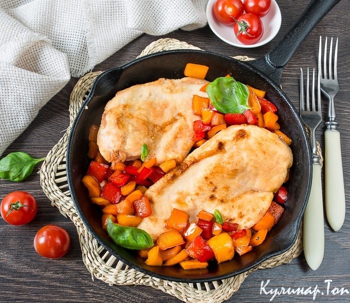 Жареная курица со сладким перцем
