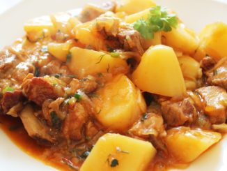 Жаркое по-русски в горшочке