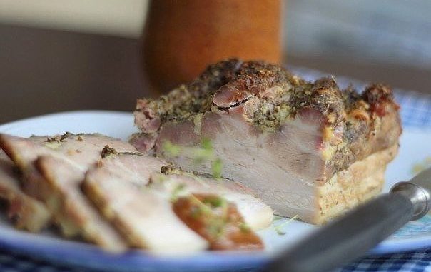 Запеченная свинина с чесноком и майораном Запеченная свинина с чесноком и майораном