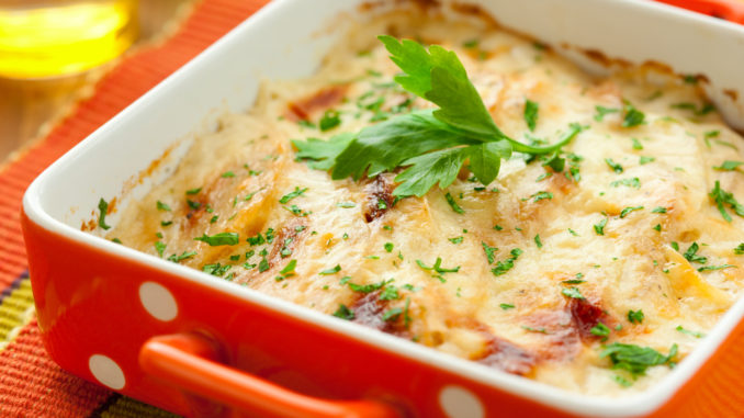 Запеканка из картофеля и цуккини под сливочным соусом Запеканка из картофеля и цуккини под сливочным соусом
