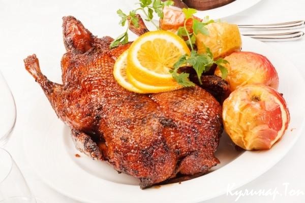 Рождественская утка с яблоками